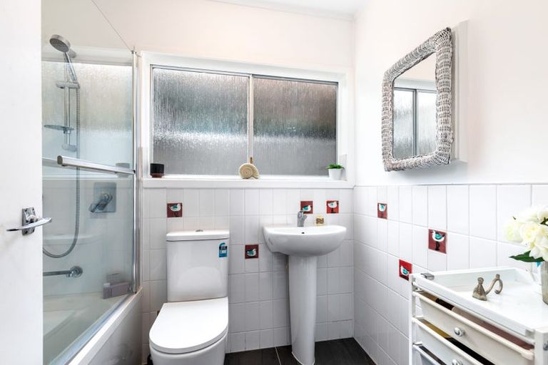 Photo of property in 3/18 Bevyn Street, Castor Bay, Auckland, 0620