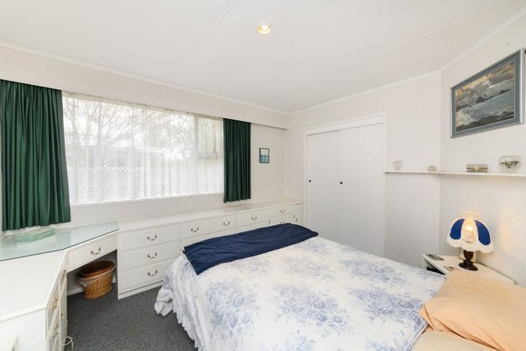 Photo of property in 1 Essex Place, Milson, Palmerston North, 4414