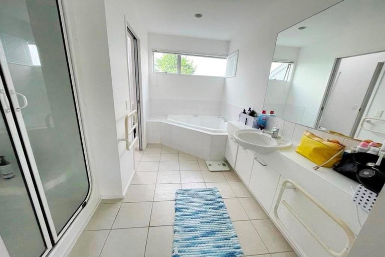 Photo of property in 1/109 Churchill Road, Murrays Bay, Auckland, 0630