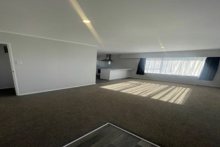 Photo of property in 1/8 Darlington Place, Glendene, Auckland, 0602