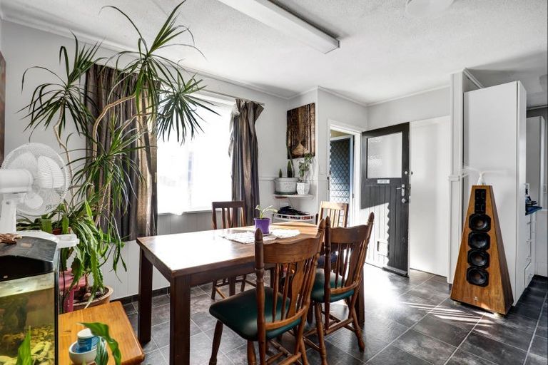 Photo of property in 66 Endeavour Street, Marfell, New Plymouth, 4310