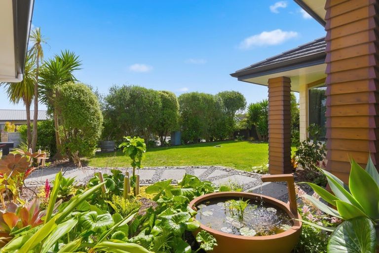 Photo of property in 8 Otupoa Way, Paraparaumu, 5032