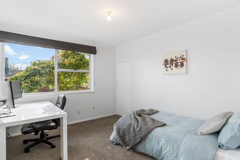 Photo of property in 47 Felgrove Street, Glendene, Auckland, 0602