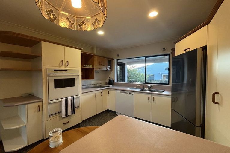 Photo of property in 15 Del Mar Place, Merrilands, New Plymouth, 4312