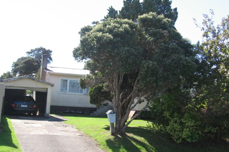 Photo of property in 13 Savoy Road, Glen Eden, Auckland, 0602