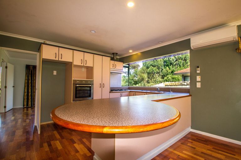 Photo of property in 102 Pacific Drive, Fitzherbert, Palmerston North, 4410