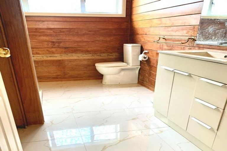 Photo of property in 64 Bleakhouse Road, Bucklands Beach, Auckland, 2014