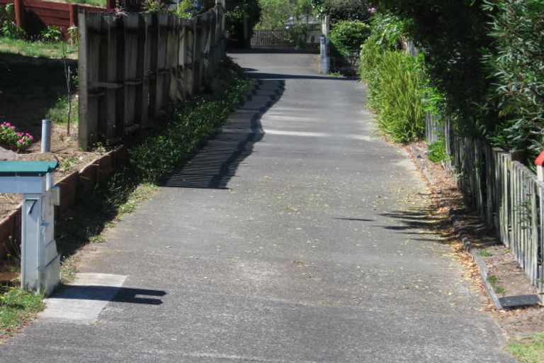 Photo of property in 2/7 Deverell Place, Northcross, Auckland, 0632