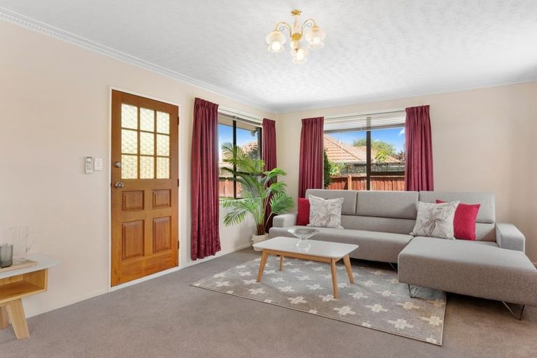 Photo of property in 1/8a Salford Avenue, Redwood, Christchurch, 8051