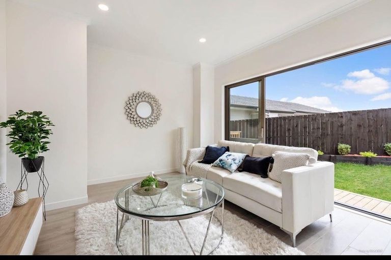 Photo of property in 24a Styca Place, Sunnyvale, Auckland, 0612