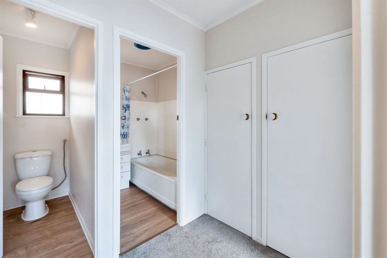 Photo of property in 2/115 Mcleod Road, Te Atatu South, Auckland, 0610