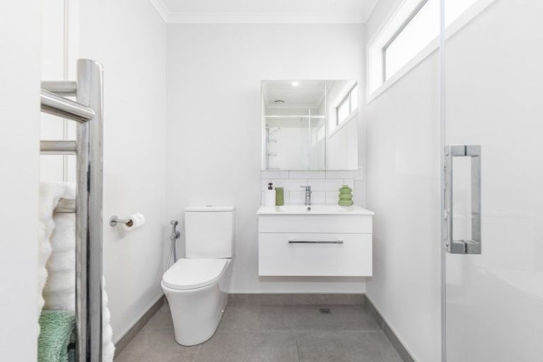 Photo of property in 60 Hokioi Drive, Kenepuru, Porirua, 5022