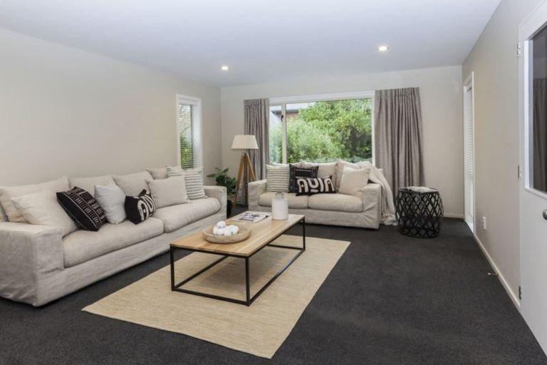 Photo of property in 19 Thornwood Place, Redwood, Christchurch, 8051