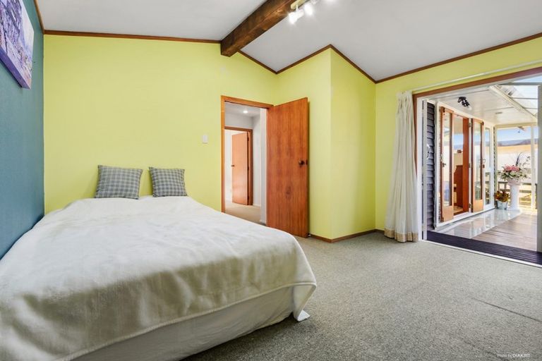 Photo of property in 211 Titirangi Road, Titirangi, Auckland, 0604