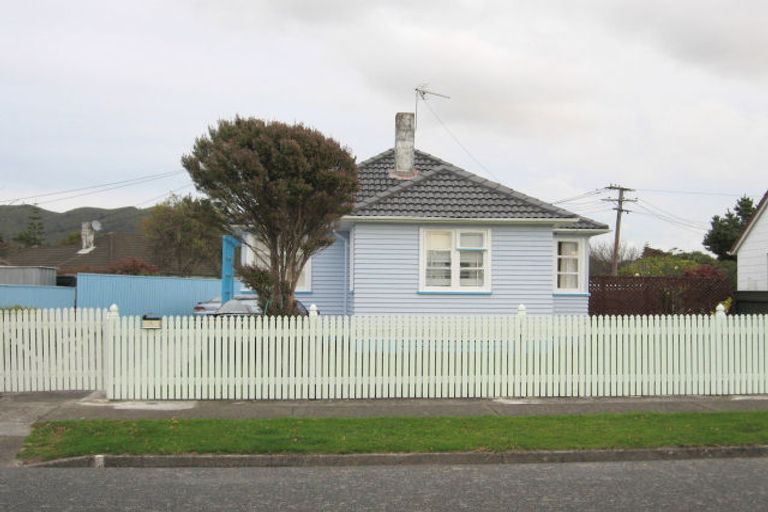 Photo of property in 1 Barton Grove, Naenae, Lower Hutt, 5011