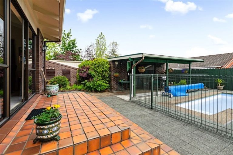 Photo of property in 2 Cezanne Place, New Lynn, Auckland, 0600