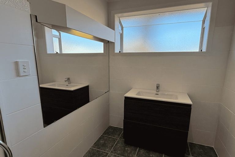 Photo of property in 61 Larnoch Road, Henderson, Auckland, 0610