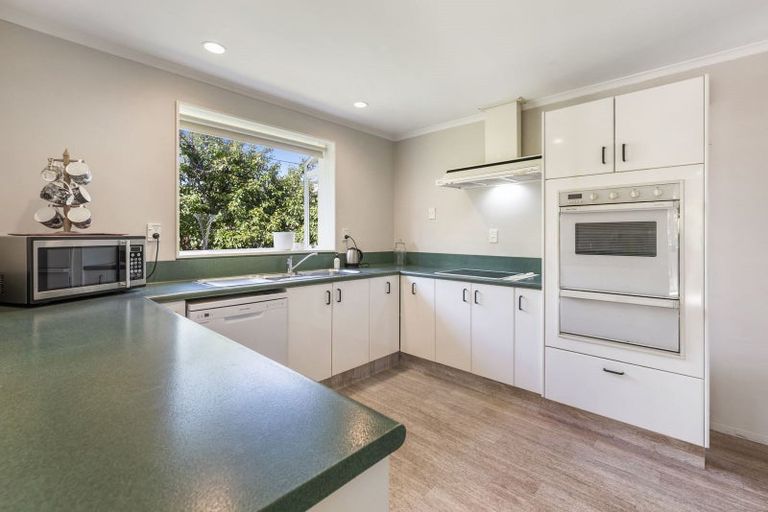 Photo of property in 27 Utauta Street, Waikanae, 5036