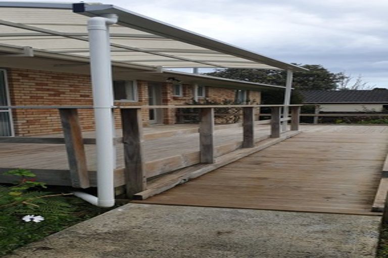 Photo of property in 5 Zita Maria Drive, Massey, Auckland, 0614