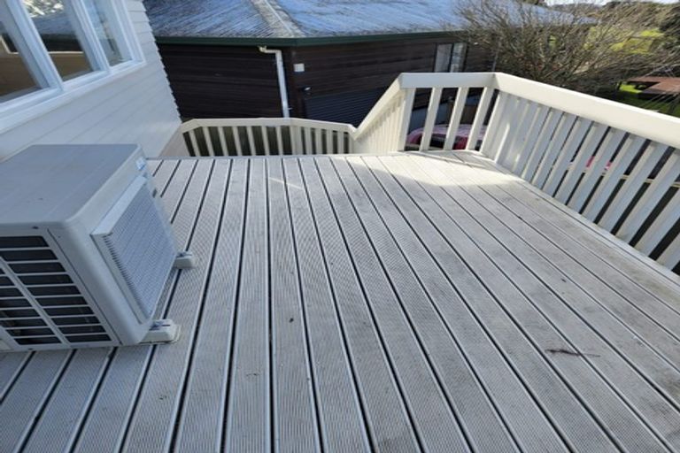 Photo of property in 1/212 Sunnynook Road, Totara Vale, Auckland, 0627