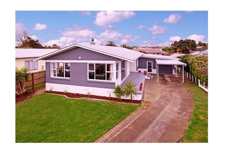 Photo of property in 14 Lucca Crescent, Flat Bush, Auckland, 2019