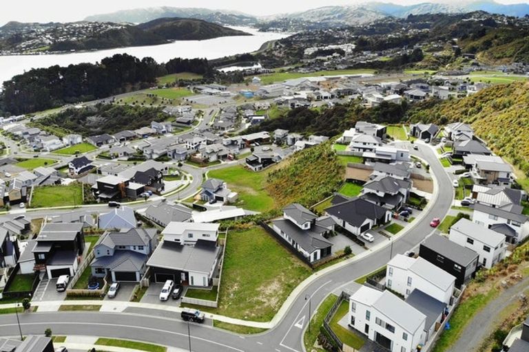 Photo of property in 1 Kaiaho Close, Aotea, Porirua, 5024