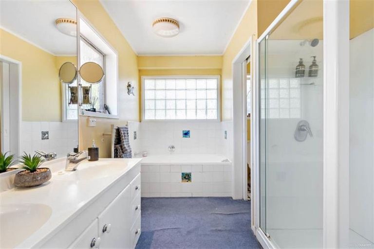 Photo of property in 2/32 Rapallo Place, Farm Cove, Auckland, 2012