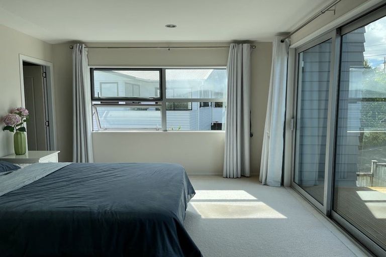 Photo of property in 17 Limmer Place, Browns Bay, Auckland, 0632