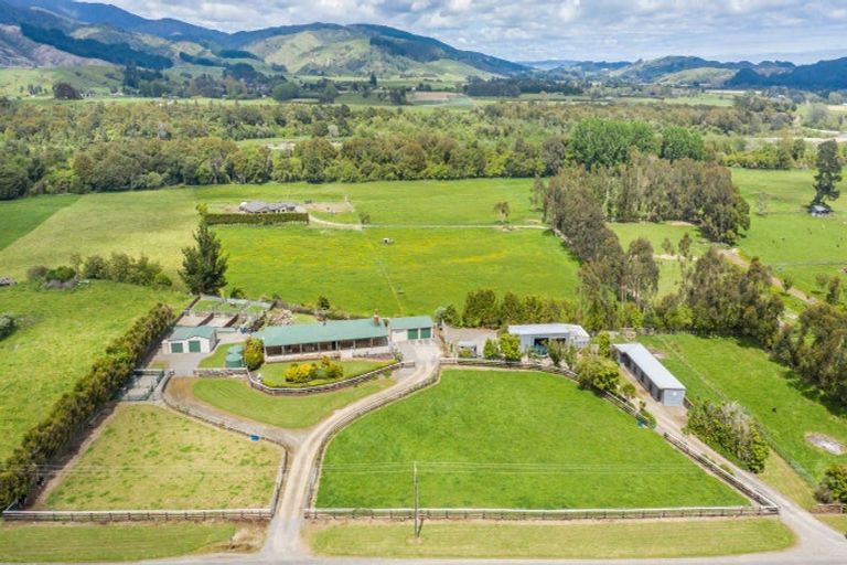 Photo of property in 382 Kimberley Road, Levin, 5571