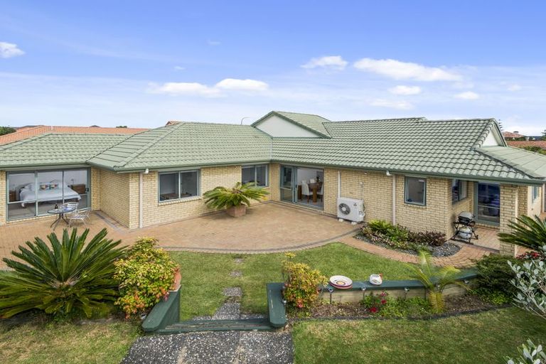 Photo of property in 214 Kilkenny Drive, East Tamaki Heights, Auckland, 2016