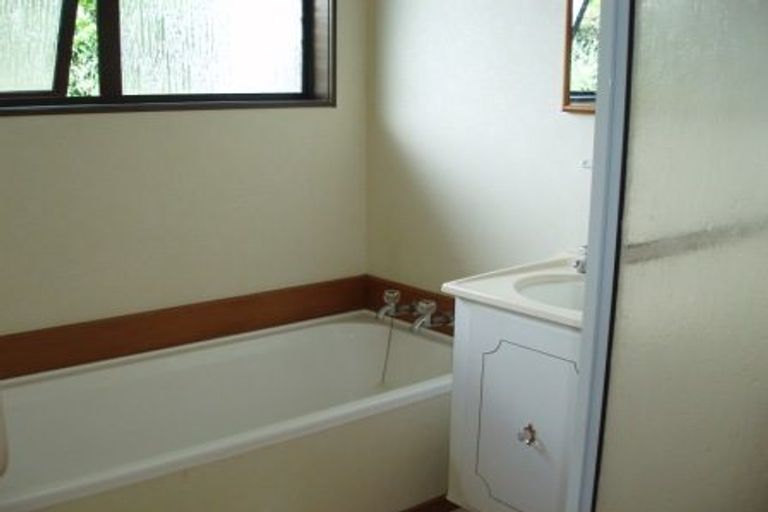 Photo of property in 24 Middleton Road, Johnsonville, Wellington, 6037