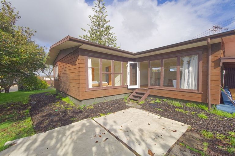 Photo of property in 103 Ennis Avenue, Pakuranga Heights, Auckland, 2010