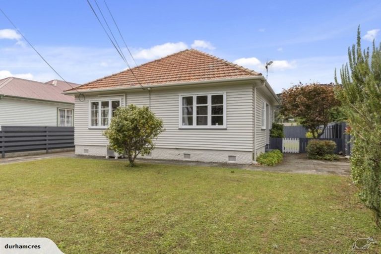 Photo of property in 6 Durham Crescent, Fairfield, Lower Hutt, 5011