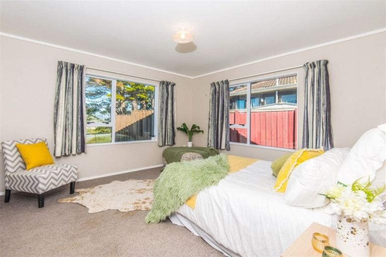 Photo of property in 17 Maracas Crescent, Grenada Village, Wellington, 6037