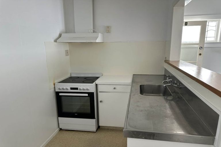 Photo of property in 92 Nairn Street, Mount Cook, Wellington, 6011