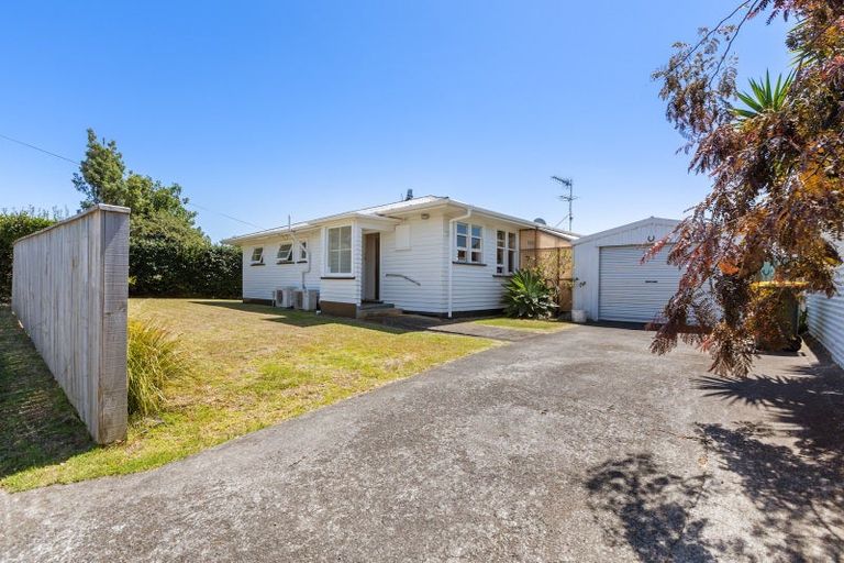 Photo of property in 13 Moana Crescent, Blagdon, New Plymouth, 4310