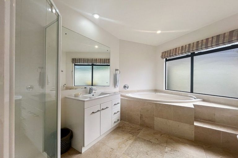 Photo of property in 2/40 Walter Street, Hauraki, Auckland, 0622