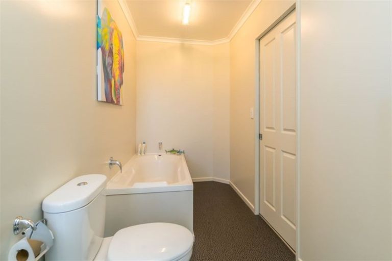 Photo of property in 38 Tara Hills Drive, North Taieri, Mosgiel, 9092