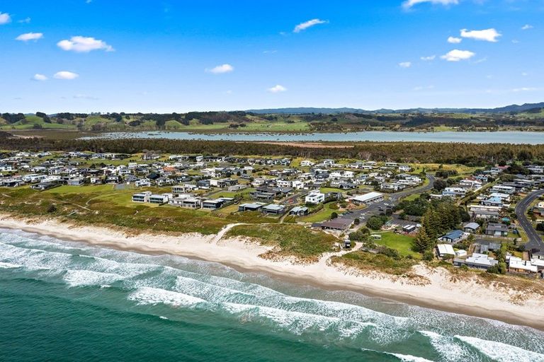 Photo of property in 22 Te Mana Street, Omaha, 0986