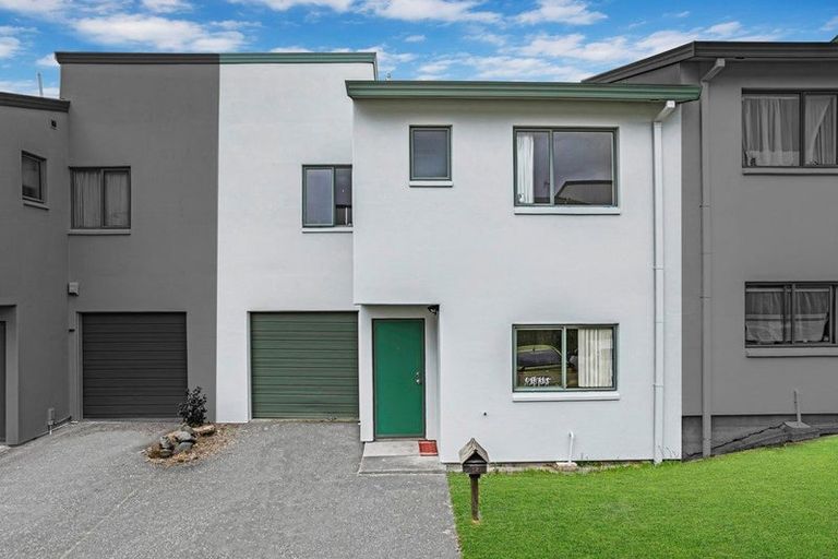 Photo of property in 12 Vitex Lane, Henderson, Auckland, 0612