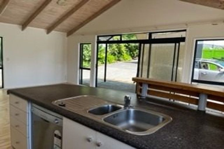 Photo of property in 7a Erica Road, Sunnynook, Auckland, 0620