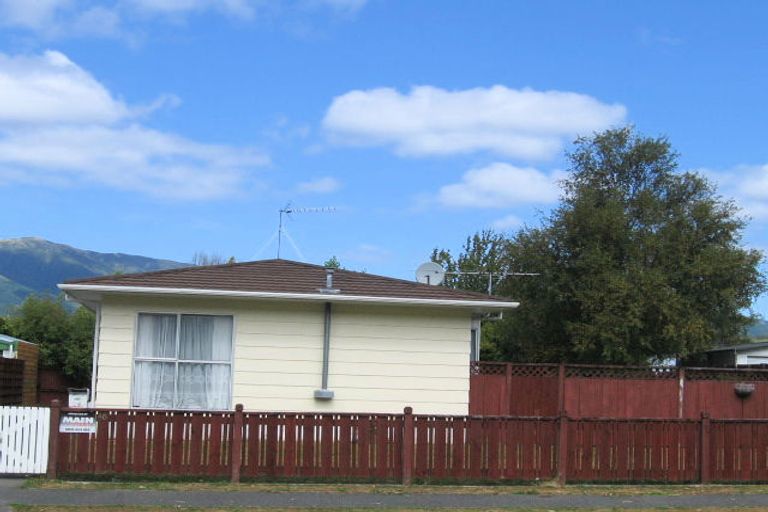 Photo of property in 46 Larchmont Grove, Totara Park, Upper Hutt, 5018