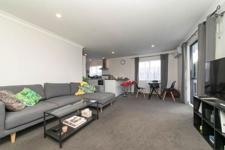 Photo of property in 6 Solea Road, Sunnyvale, Auckland, 0612