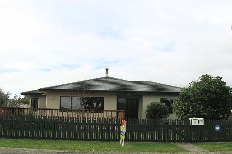 Photo of property in 16 Watson Drive, Paraparaumu Beach, Paraparaumu, 5032