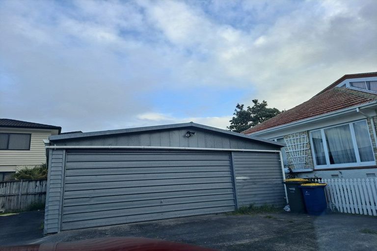 Photo of property in 35 Archibald Road, Kelston, Auckland, 0602