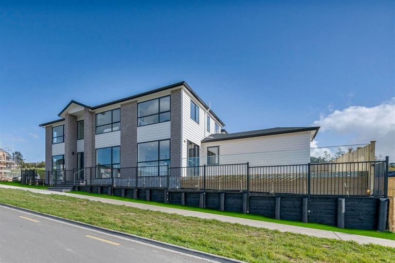 Photo of property in 1 Aklander Rise, Flat Bush, Auckland, 2019