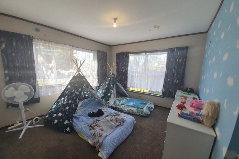 Photo of property in 9 Kirrama Place, Conifer Grove, Takanini, 2112