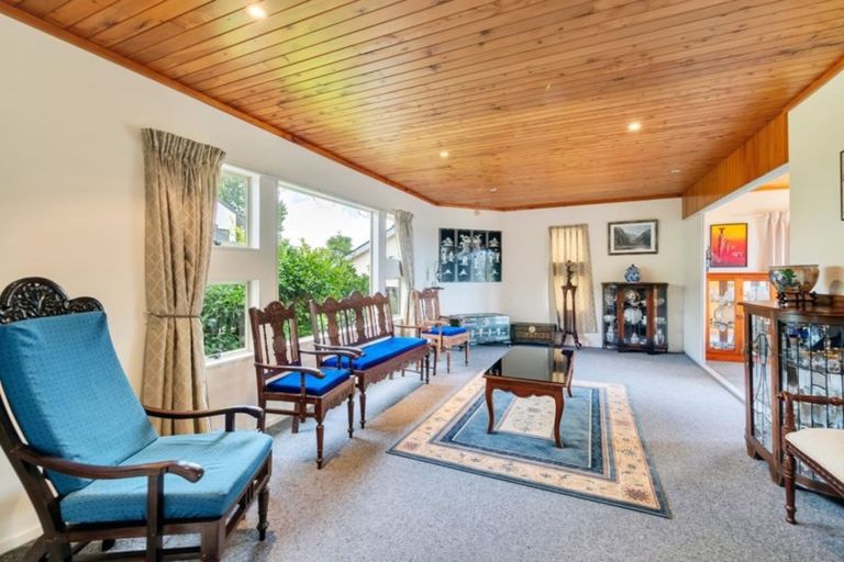 Photo of property in 1/8 Sunset Road, Unsworth Heights, Auckland, 0632