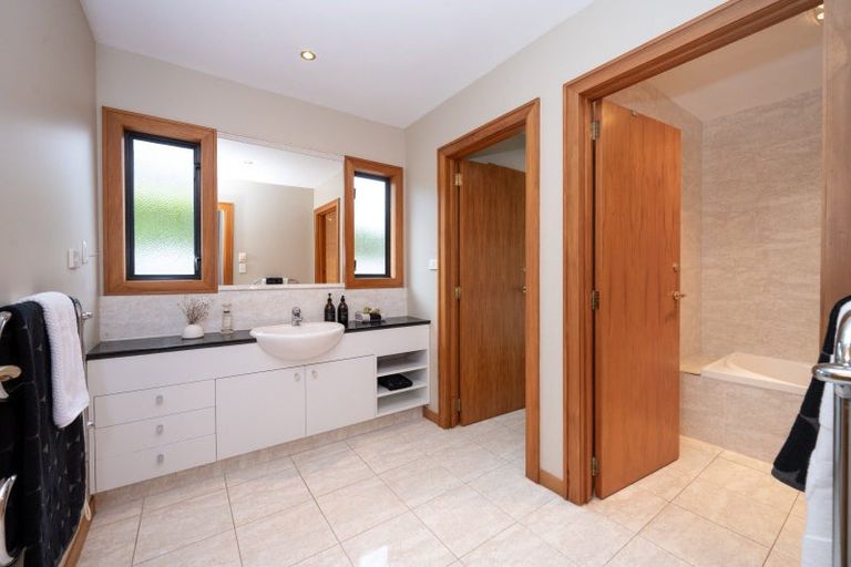 Photo of property in 6 Hikanui Place, Havelock North, 4130