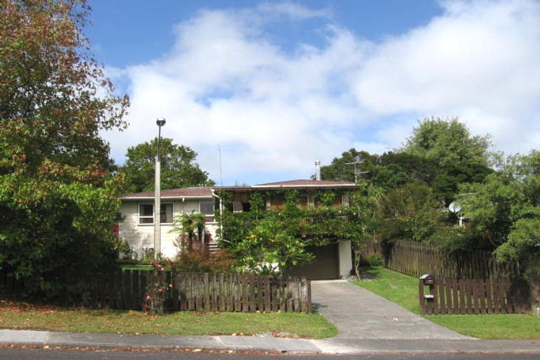 Photo of property in 8 Waari Avenue, Sunnyvale, Auckland, 0612